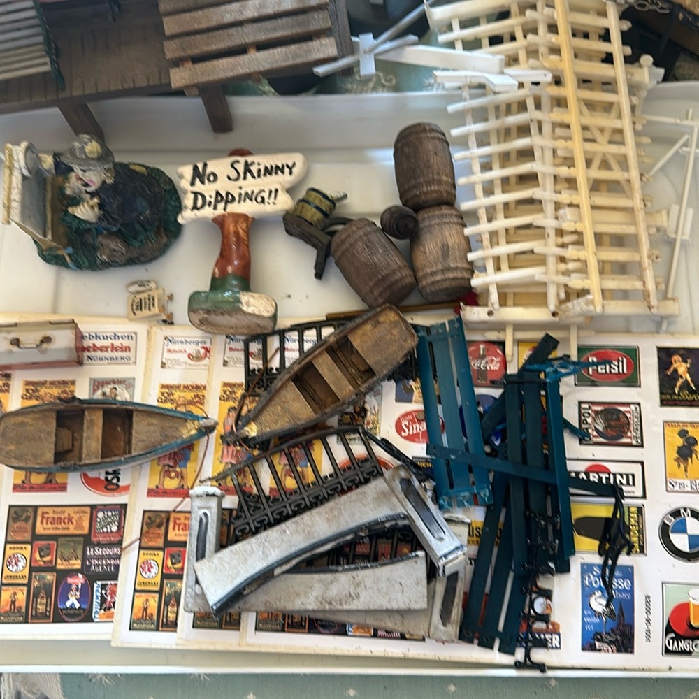 Miscellaneous model train stuff parts lot.